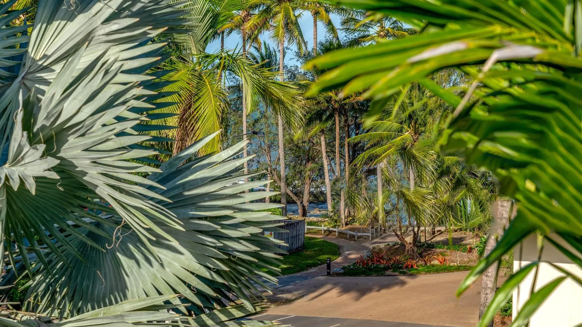 Driftwood Mantaray - Official Onsite Reception And Check In Aparthotel Port Douglas 4*,  Australia